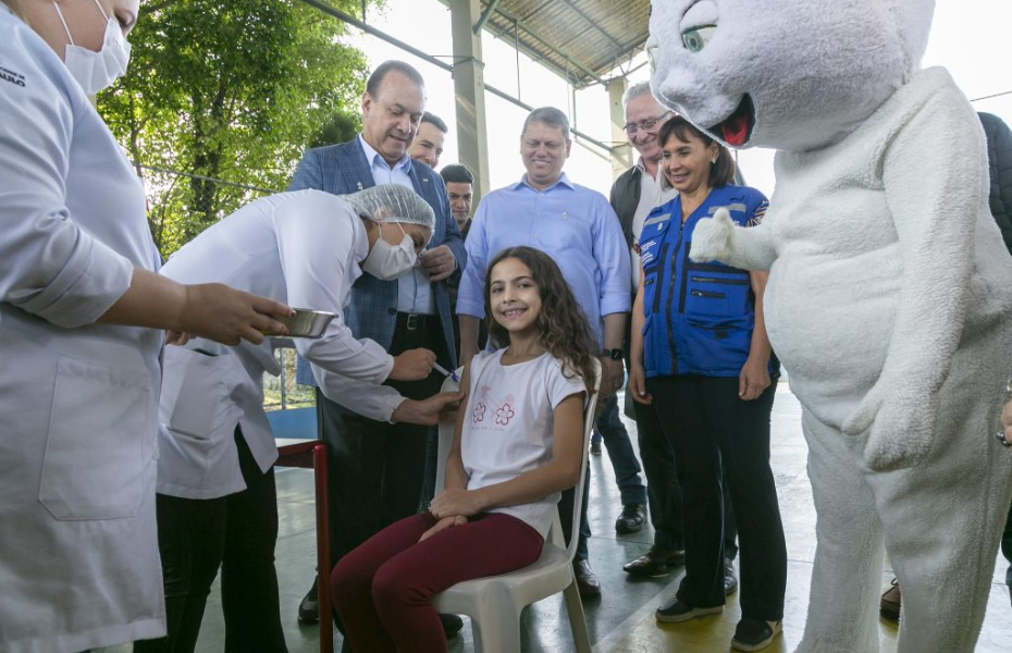 Governo de SP e municípios anunciam estratégia de vacinação em escolas para ampliar proteção a crianças e adolescentes